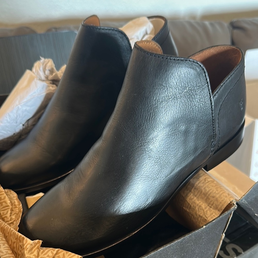 Frye Black Ankle Boots Classic Chelsea Design